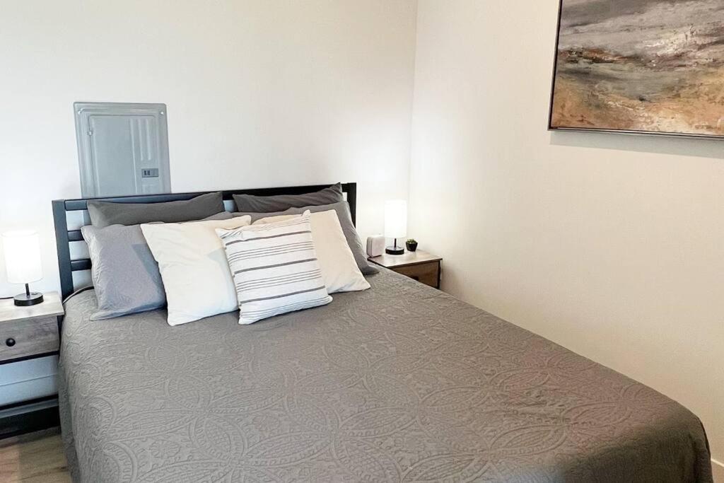 Studio Apartment, Queen Bed, Wifi, Kitchen, Washer & Dryer In Charlotte Exterior foto