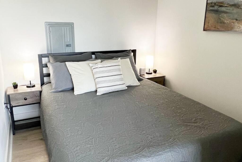Studio Apartment, Queen Bed, Wifi, Kitchen, Washer & Dryer In Charlotte Exterior foto