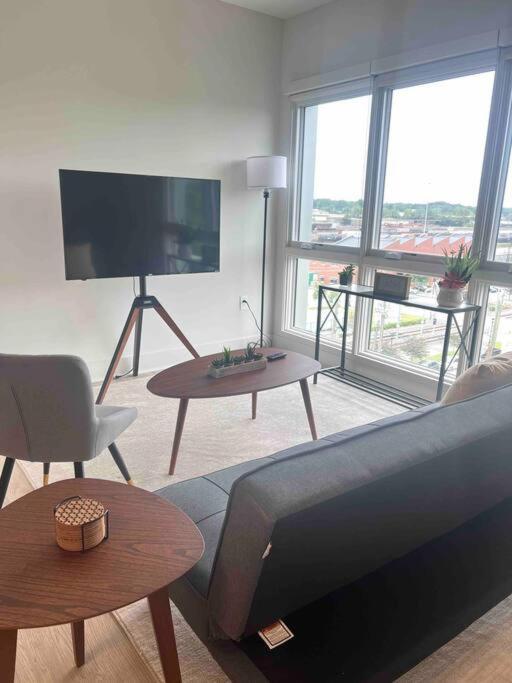 Studio Apartment, Queen Bed, Wifi, Kitchen, Washer & Dryer In Charlotte Exterior foto