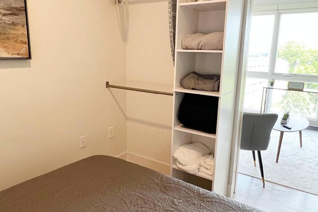 Studio Apartment, Queen Bed, Wifi, Kitchen, Washer & Dryer In Charlotte Exterior foto